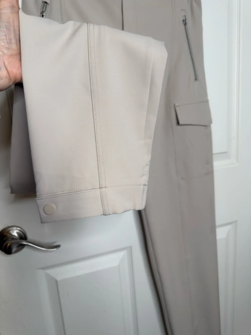 Athleta Endless High Rise Cargo Pants Womens 6 Tall Tan NWOT - Picture 11 of 11